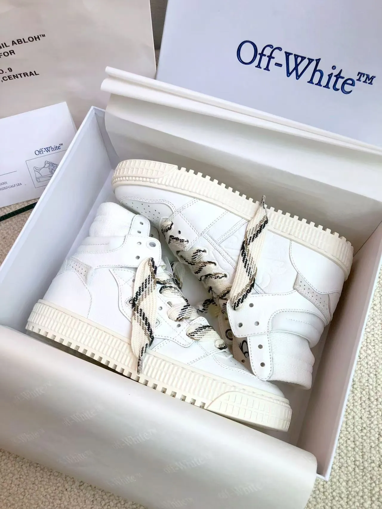 Men's men's shoes P660! 🌈🌈OFF WHITE🌈🌈 ⚡️Couple model⚡️🍓New color🍓 👉Ex-factory price: 130-45 The latest spring model of Gaobang street casual Martin style masterpiece, released the highest quality version on the market 👊 Series original mold opening, original lasting, production technology 1:1 original ➰🔜The best choice for more and more celebrities and Internet celebrities🔸In the classics Changes in the code🔸Innovate in the trend🔸Strive to break away from the shackles of bad street design🔝Although he is not the originator of fashion design, he is definitely a shining dark horse in avant-garde design🐴🆙Do not follow the trend🔅Not universal beauty🔅 Fabric💯First-layer cowhide Lining💯Imported skin-friendly and environmentally friendly polyester mesh Foot pads💯Original molded high-elastic environmentally friendly molding pads Midsole💯Original lasting process Outsole💯Rubber outsole Packaging💯Official website synchronized full set of packaging (brand wrapping paper, brand certificate, brand cloth bag)